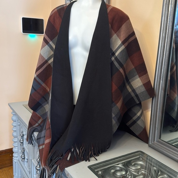 Plaid Women's Scarf in Black and Brown - Picture 2 of 8